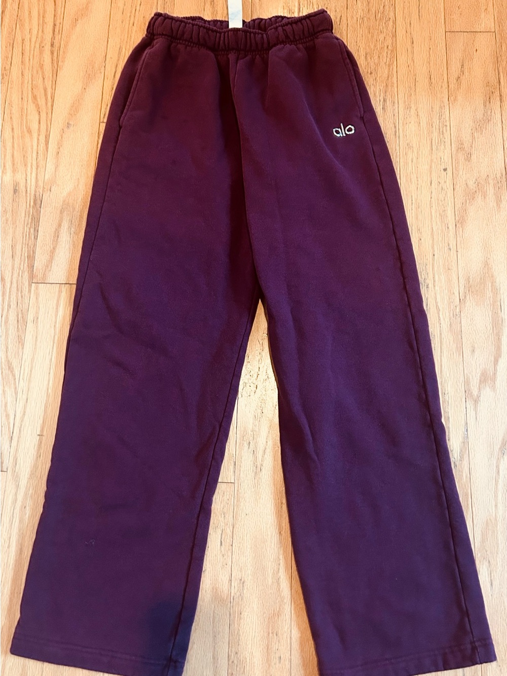 Alo accolade burgundy straight leg sweatpants